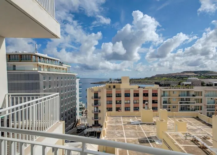Brand-New Stylish Seaside Escape In Qawra, Steps From The Sea