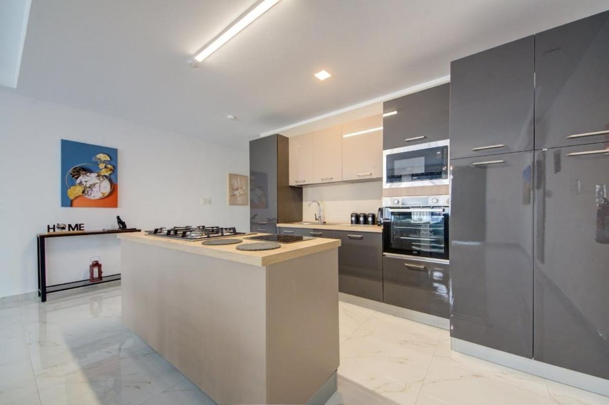 Brand-new Stylish Seaside Escape In Qawra, Steps From The Sea